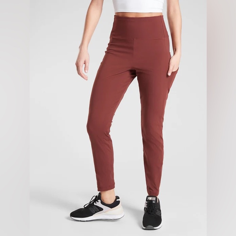 Athleta Trekkie Hybrid Crop Tight